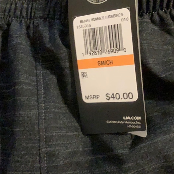 UNDER ARMOR  BOYS SHORTS BLACK SMALL WITH POCKETS - Picture 2 of 3